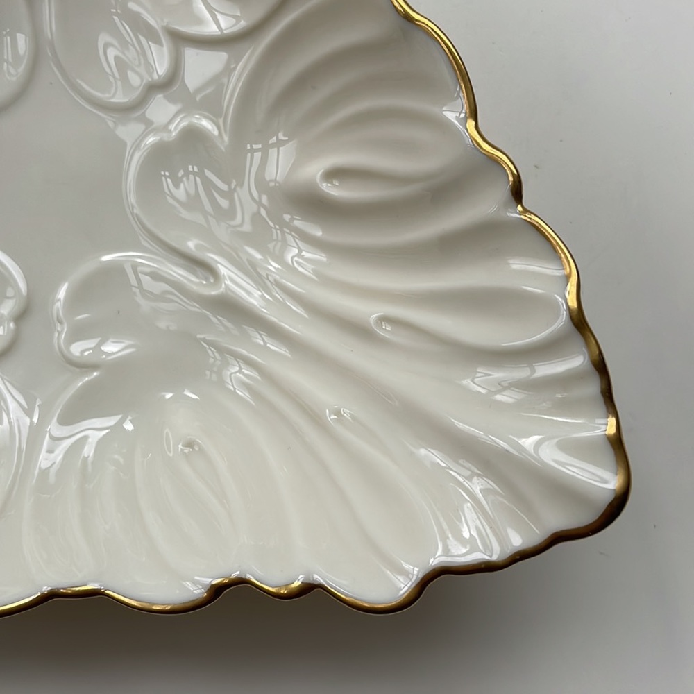 Triangular, leaf Lenox dish - Picture 2 of 3